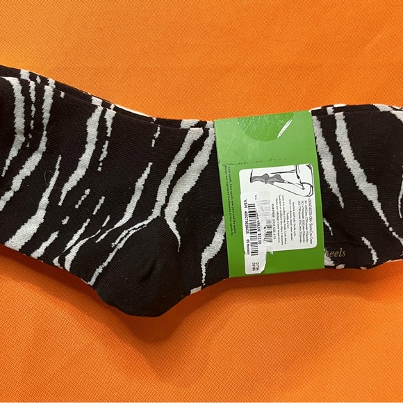 Kate Spade Monochrome Animal Print and stripes Crew Socks 3 pack - Picture 4 of 11